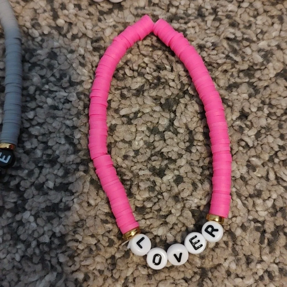 Taylor Swift Colorful Beaded Bracelets Set - Picture 8 of 8